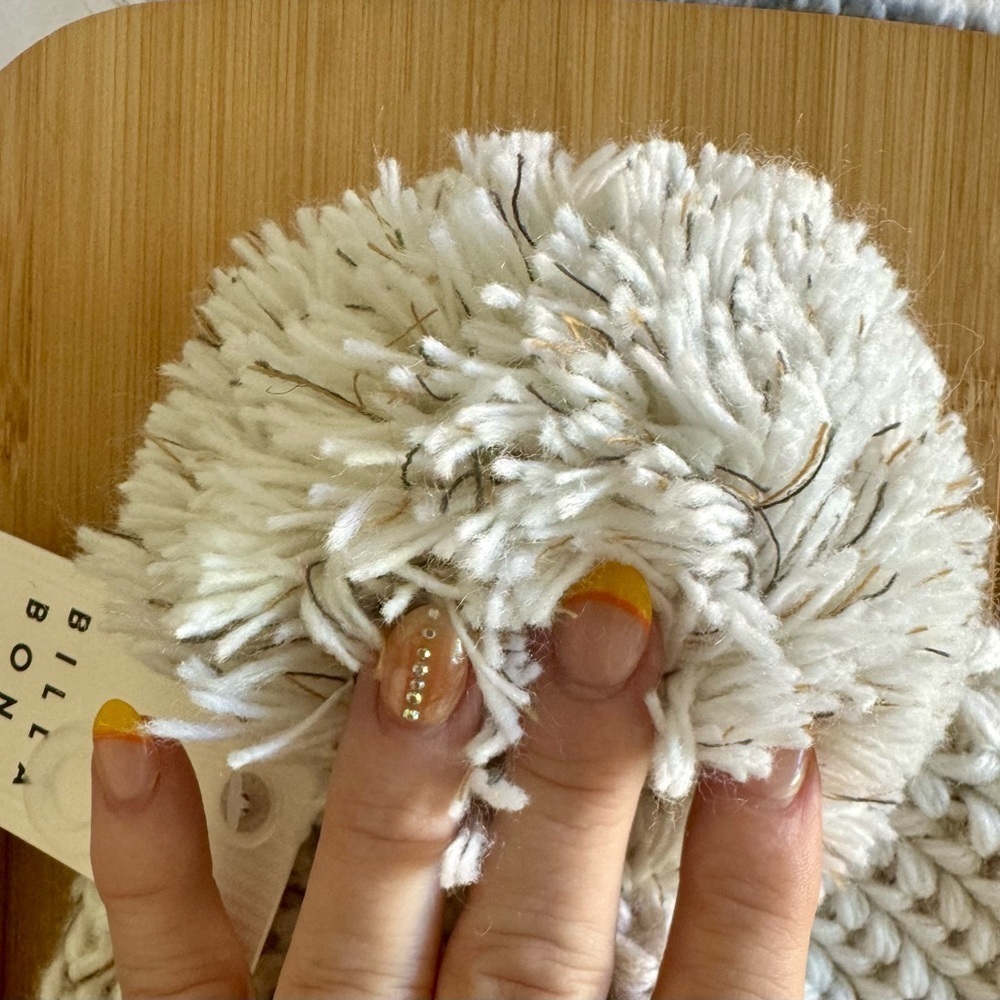 NWT Billabong Knit Beanie with Pom - Picture 5 of 6